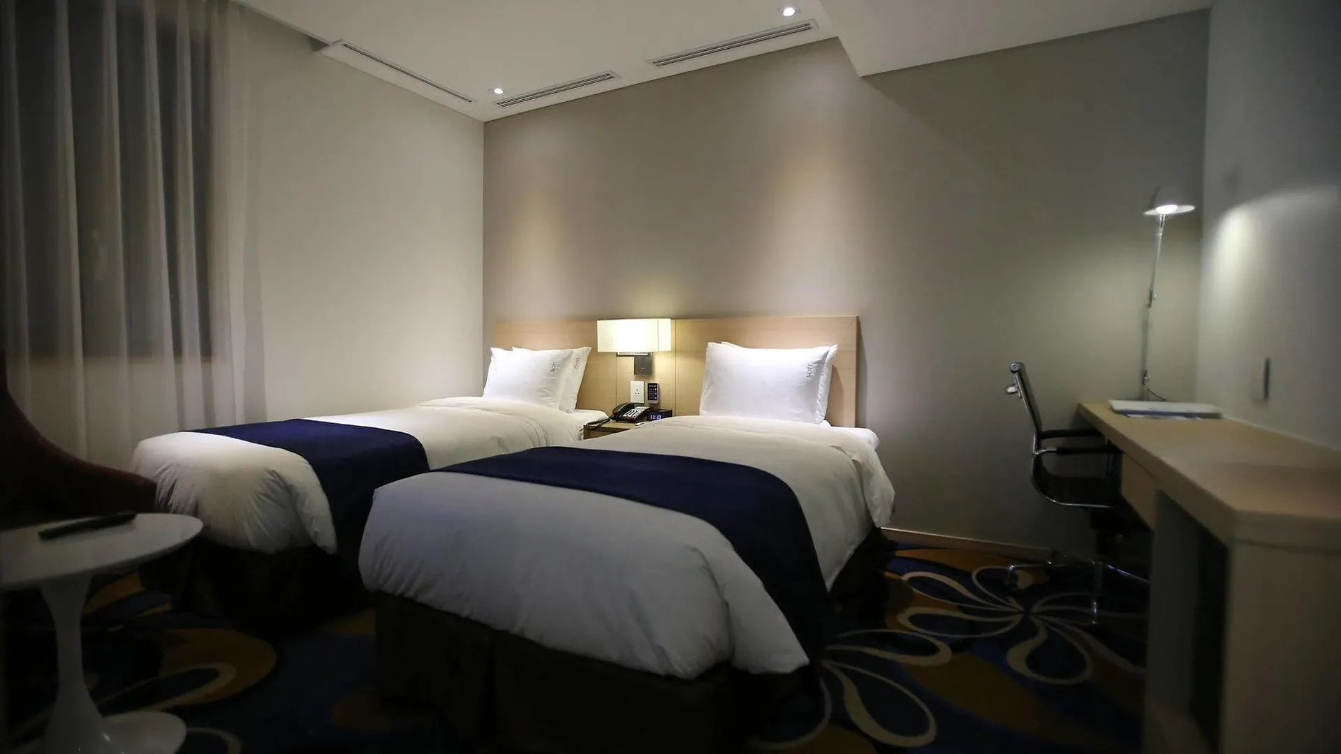 Travelodge Myeongdong Euljiro Soul Hotel