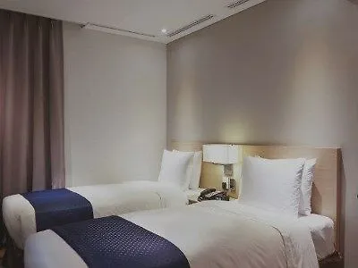 Travelodge Myeongdong Euljiro Soul 3*,