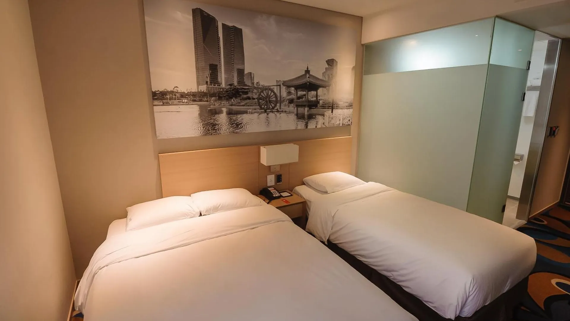 Travelodge Myeongdong Euljiro Seoul 4*,  South Korea